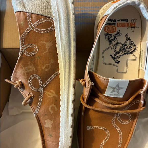 Hey Dude Orange Houston, Livestock Show and Rodeo Western Design - Picture 5 of 5
